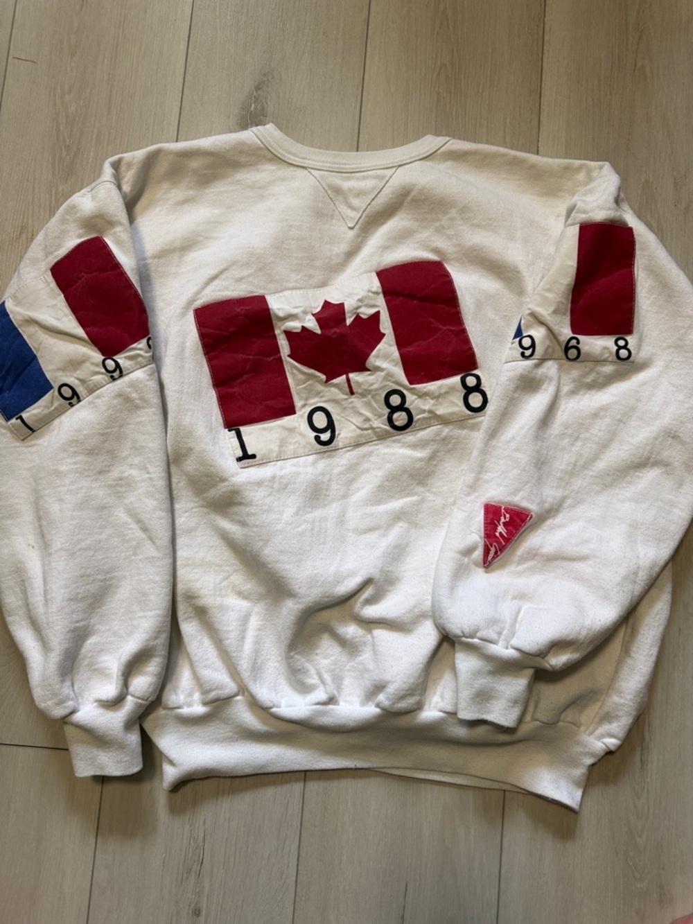 White 1988 Canada Graphic Sweatshirt - Vintage-Inspired Crew Neck (no tags )